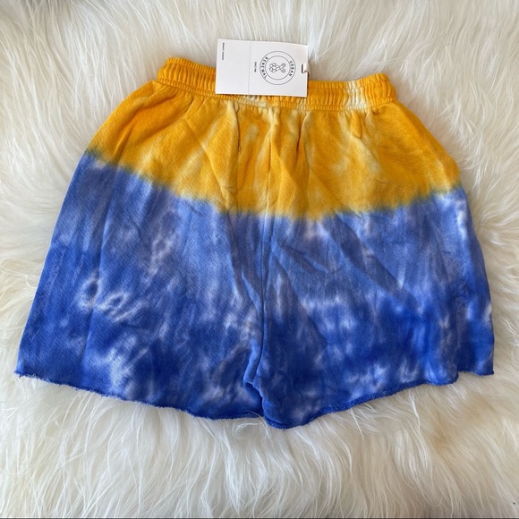 (Urban Outfitters) shorts - Picture 2 of 3